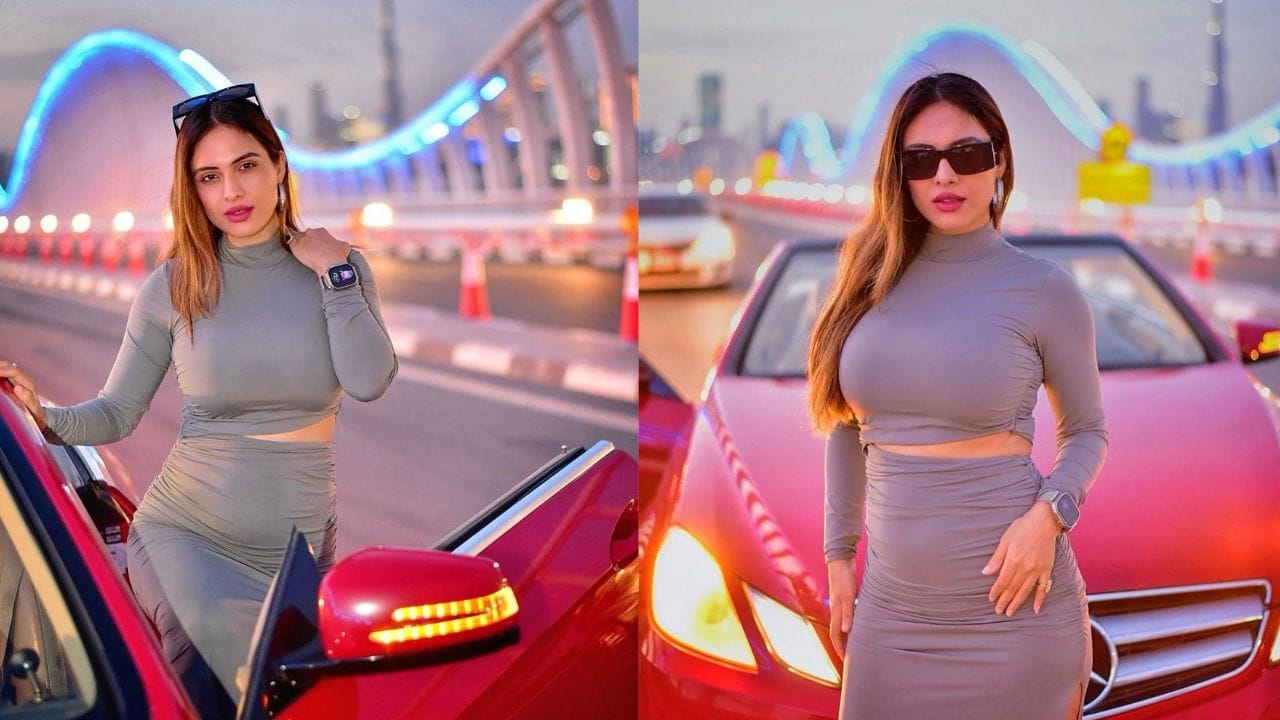 લેટેસ્ટ ફોટોઝમાં નેહા મલિકે ફરી એકવાર વેસ્ટર્ન આઉટફિટ પહેર્યું છે. નેહા ક્રોપ ટોપ અને લોન્ગ સ્કર્ટમાં ધૂમ મચાવી રહી છે. ફેન્સ તેની તસવીરો પર સતત લાઈક્સ અને કોમેન્ટ્સનો વરસાદ કરી રહ્યા છે.