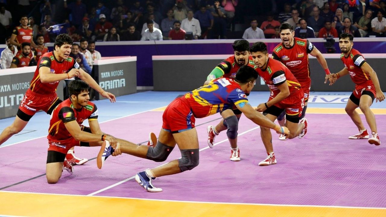 સરળ ભાષામાં સમજીએ તો એકવારમાં રેઈડર એકથી વધુ પોઈન્ટ પણ હાસલ કરી શકે છે તે ક્રોસ અને સામે ટીમના પ્લેયરને આઉટ કરવા પ્રમાણે આપવામાં આવે છે અને જો તે બધાની સાથે બોનસ લાઈન પણ ક્રોસ કરે તો બોનસ પોઈન્ટ પણ મળે છે.