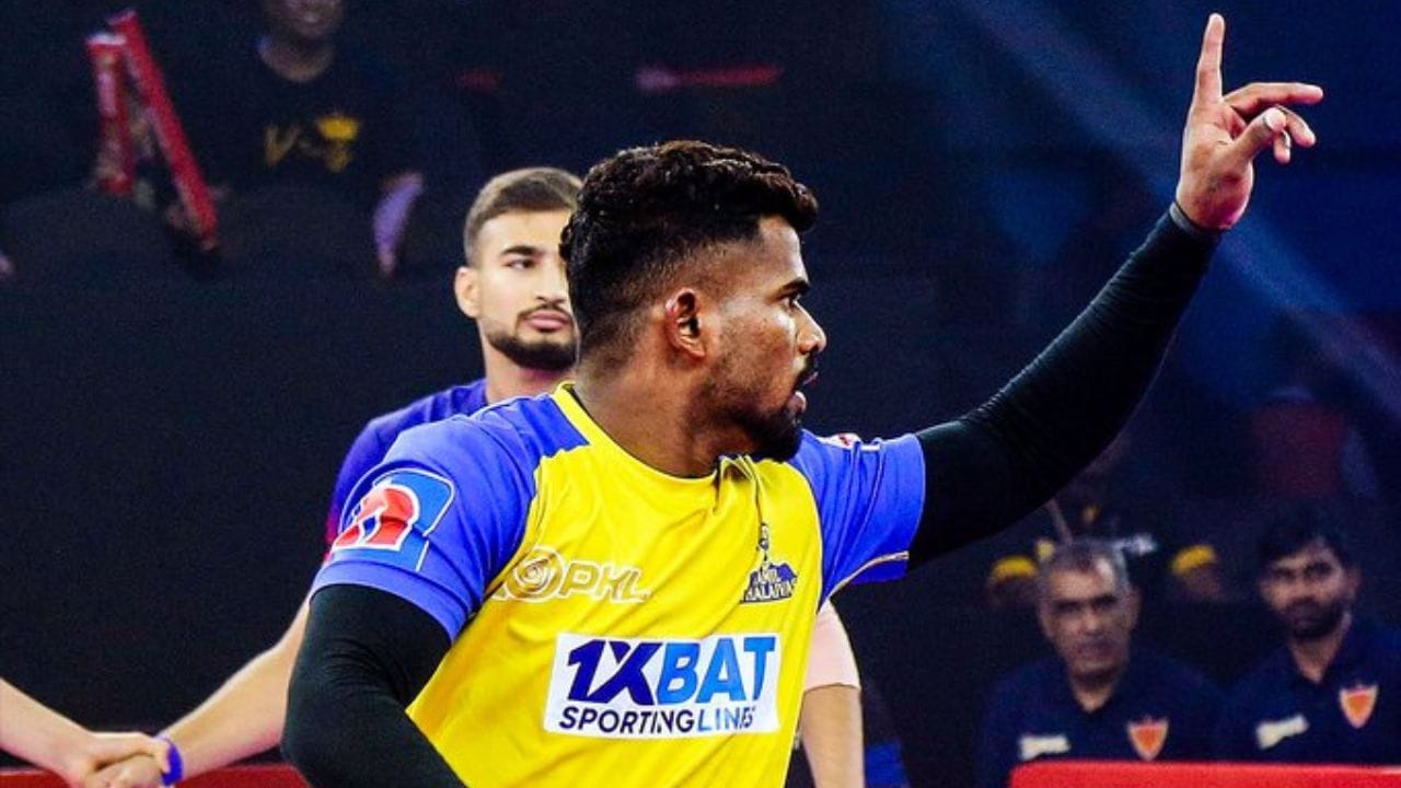 તમિલ થલાઈવાઝનો અજિંક્ય પવાર આજે હીરાની જેમ ચમક્યો હતો.  રેઈડ સહિત તેણે ઓલરાઉન્ડર તરીકેનું પ્રદર્શન કર્યુ હતુ. તેના પ્રદર્શનને કારણે તમિલ થલાઈવાઝની ટીમને 21 પોઈન્ટ અપાવીને શાનદાર જીત મેળવી હતી. (PC- Pro Kabaddi)