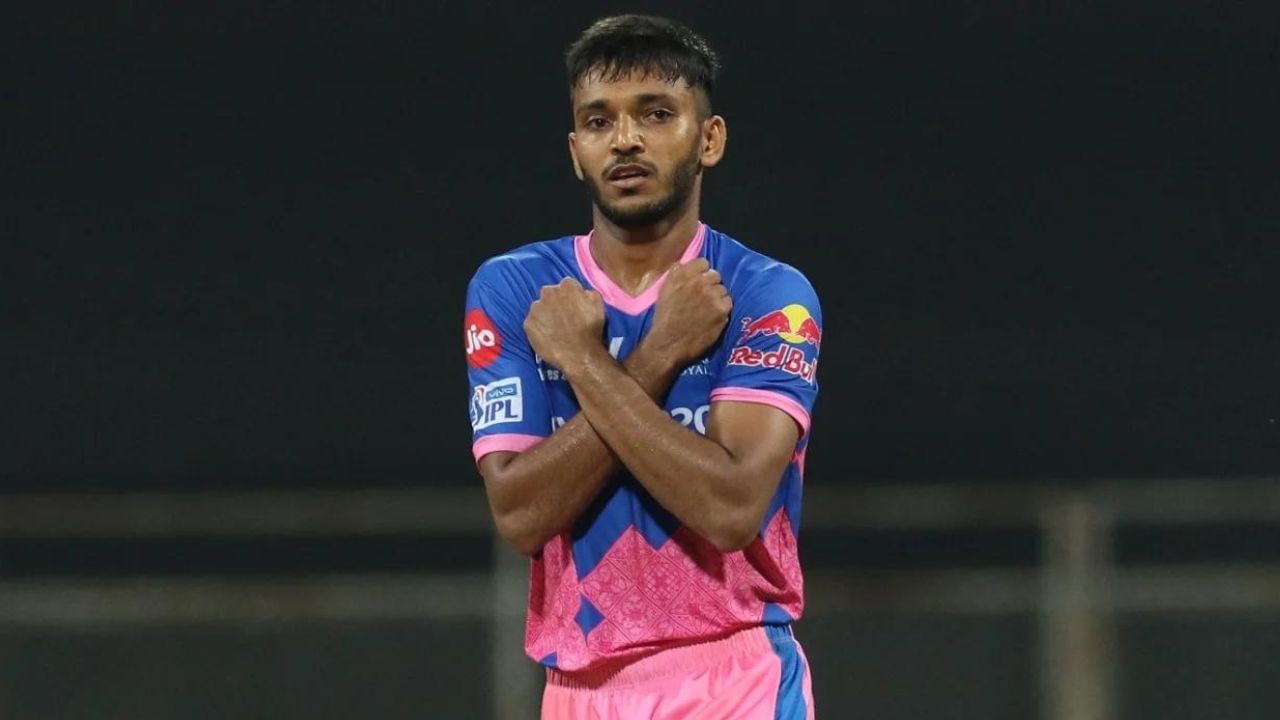 IPL ઓક્શન 2021માં દિલ્હી કેપિટલ્સે મોટી રકમ ખર્ચીને ચેતન સાકરિયાને પોતાની ટીમમાં સામેલ કર્યા હતા. તે હરાજીમાં દિલ્હી કેપિટલ્સે આ ઝડપી બોલર પર 4.2 કરોડ રૂપિયા ખર્ચ્યા હતા. અગાઉ ચેતન સાકરિયા IPLમાં રાજસ્થાન રોયલ્સ તરફથી રમી ચૂક્યો છે. 