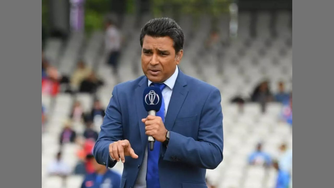 સંજય માંજરેકર - સંજય માંજરેકર ક્રિકેટ કોમેન્ટ્રીની દુનિયામાં ભારતનું સૌથી મોટું નામ છે. સંજય માંજરેકર એક સિરીઝમાં લગભગ 42 લાખ રૂપિયા લે છે, તે આઈપીએલ સહિત વિશ્વભરની મોટી ટુર્નામેન્ટ દરમિયાન કોમેન્ટ્રી કરે છે. જેના કારણે તેની વાર્ષિક કમાણી લગભગ 6 કરોડ રૂપિયા છે.