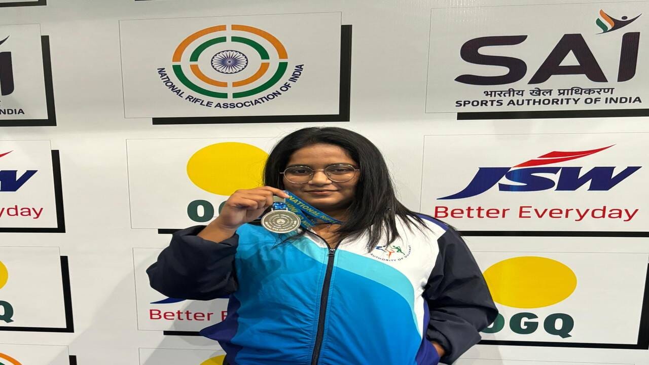 ભરૂચની ખુશી ચુડાસમાએ ટીમ ઇવેન્ટમાં નેશનલ શૂટિંગ કોમ્પિટિશનમાં 2 ગોલ્ડ અને એક સિલ્વર મેડલ હાંસલ કર્યો છે 