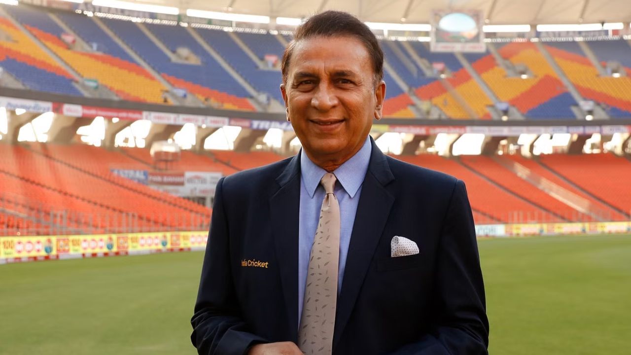 સુનીલ ગાવસ્કર - ભૂતપૂર્વ મહાન ભારતીય બેટ્સમેન સુનીલ ગાવસ્કર તેની એક સિરીઝ માટે 56.93 લાખ રૂપિયા લે છે, જ્યારે આઈપીએલ જેવી મોટી ટુર્નામેન્ટ દરમિયાન ગાવસ્કરને 2.35 કરોડ રૂપિયા મળે છે. તેમની વાર્ષિક આવક અંદાજે 6 કરોડ રૂપિયા છે.