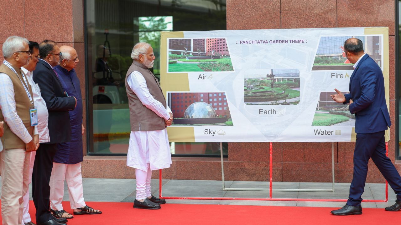 SDB વેબસાઈટ અનુસાર, સંકુલમાં મનોરંજન ક્ષેત્ર અને પાર્કિંગ વિસ્તાર 20 લાખ ચોરસ ફૂટમાં ફેલાયેલો છે અને લેન્ડસ્કેપિંગ પંચતત્વ (પાંચ તત્વો) પર આધારિત છે. આ ઉપરાંત કોન્ફરન્સ માટે અલગ એરિયા પણ બનાવવામાં આવ્યો છે.