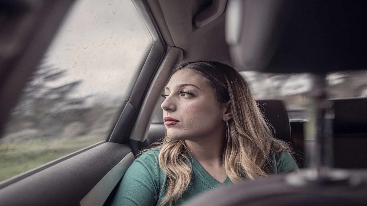 મુસાફરી દરમિયાન, તમે ઘરે બનાવેલા એક ખાસ પ્રકારનો પાવડર તૈયાર કરીને તમારી સદ્ભાવના સાથે લઈ શકો છો જેમાં ત્રણ મુખ્ય ઘટકો હોય છે - અજમો, વરિયાળી અને જીરું, આ ત્રણેય સરખા પ્રમાણમાં લો. તેને તેલ વગર ધીમી આંચ પર તળી લો. તે ઠંડુ થાય પછી મિક્સર જારમાં પાવડર બનાવી લો. 