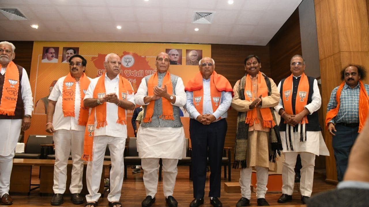  તેઓ 2017 થી ગુજરાત વિધાનસભામાં ઘાટલોડિયા વિધાનસભા ક્ષેત્રનું પ્રતિનિધિત્વ કરે છે. તેઓ ભારતીય જનતા પાર્ટી (BJP) ના સભ્ય છે. તેમણે તેમની રાજકીય કારકિર્દી અમદાવાદની મ્યુનિસિપલ સંસ્થાઓમાંથી શરૂ કરી હતી.