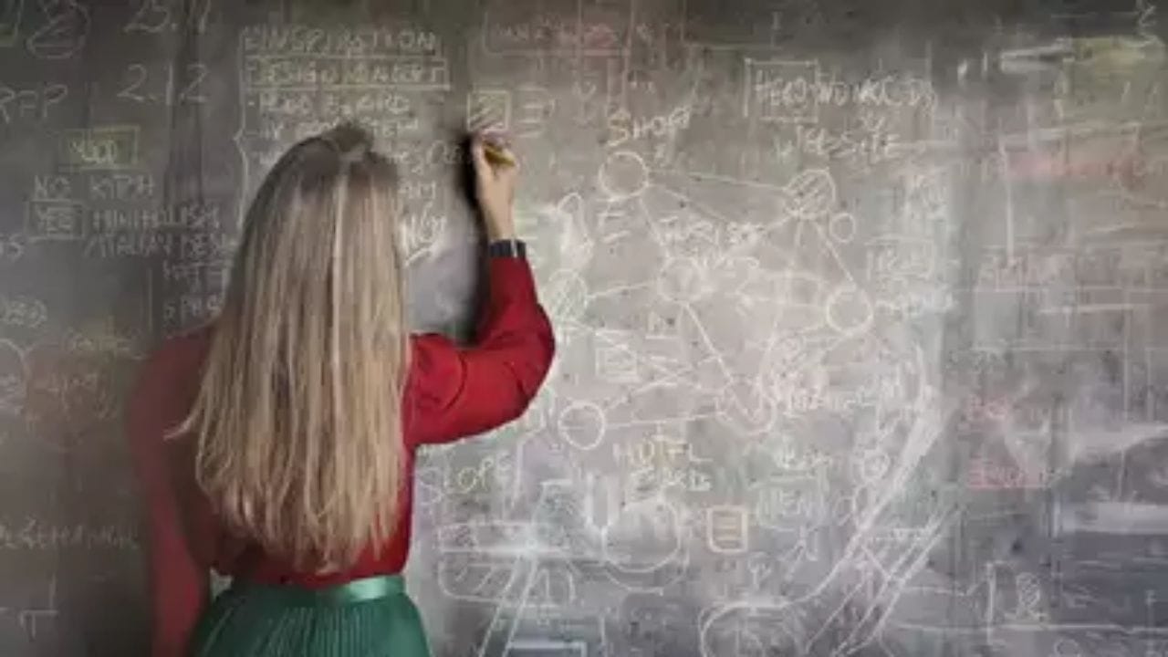 ન્યુમેરિકલ પર વધુ ધ્યાન આપો : ન્યુમેરિકલ પેપેરમાં વિદ્યાર્થીઓ સારા માર્કસ મેળવી શકે છે. આવી સ્થિતિમાં વિદ્યાર્થીઓએ આ ન્યુમેરિકલ પેપરની સારી રીતે તૈયાર કરવી જોઈએ અને તેને સુધારવી પણ જોઈએ. આની તૈયારી કરવા માટે વિદ્યાર્થીઓએ શક્ય તેટલી વધુ મોક ટેસ્ટ આપવી જોઈએ. આ ઉપરાંત વિદ્યાર્થીઓએ સૂત્રો યાદ રાખવા જોઈએ અને દરરોજ તેનો અભ્યાસ કરવો જોઈએ.
