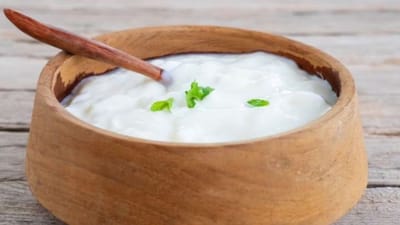 દહીનું સેવન કરવાથી પાંચનતંત્રને મજબૂત બનાવવામાં મદદ કરે છે. તેમજ દહીમાં વિટામીન સી વધુ પ્રમાણમાં હોવાથી ઇમ્યુનિટી વધારવામાં મદદ કરી શકે છે. 