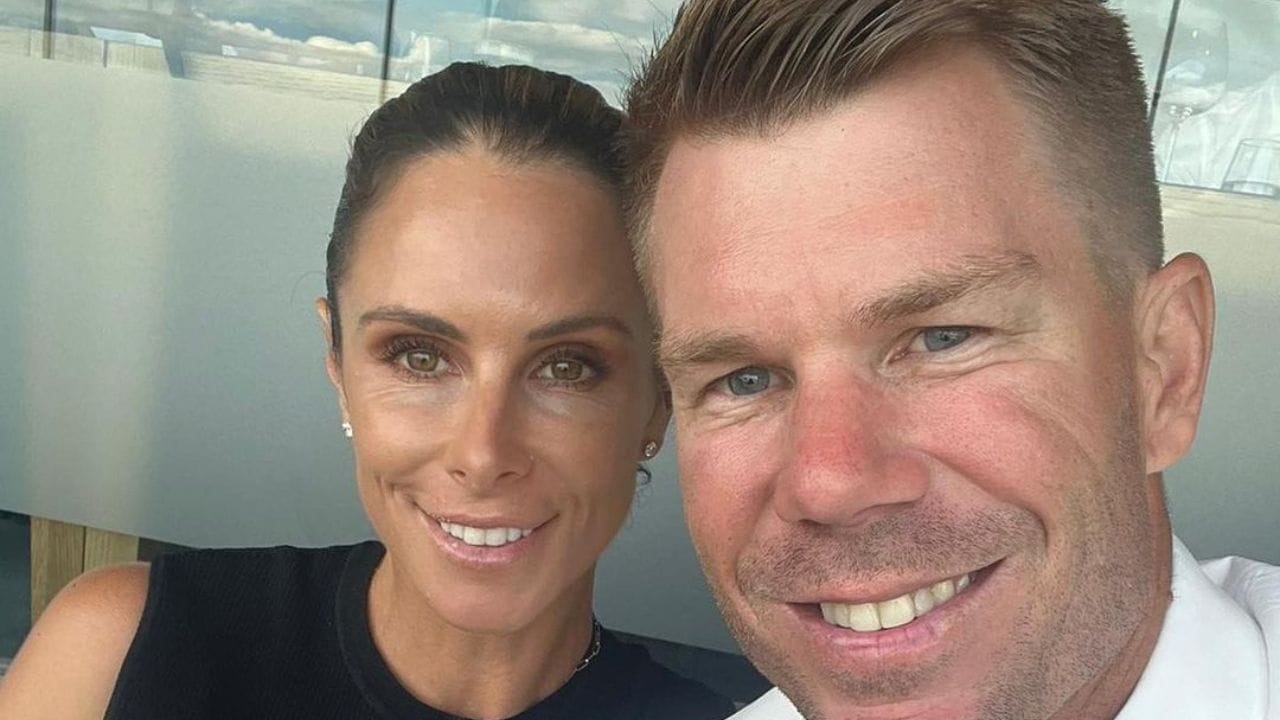 ડેવિડ વોર્નર આઈપીએલમાં સૌથી લોકપ્રિય વિદેશી ક્રિકેટરોમાંથી એક છે. ઓસ્ટ્રેલિયાના ડાબા હાથના બેટ્સમેને આંતરરાષ્ટ્રીય સ્તરે અને આઈપીએલમાં ઘણી સફળતા મેળવી છે. તે મુખ્યત્વે ટીમના ટોપ ઓર્ડરમાં બેટિંગ કરે છે.ડેવિડ વોર્નરને 2018ના બોલ ટેમ્પરિંગ કૌભાંડમાં તેની ભૂમિકા બદલ સાઉથ આફ્રિકામાં સુકાનીપદેથી આજીવન પ્રતિબંધ મૂકવામાં આવ્યો હતો.