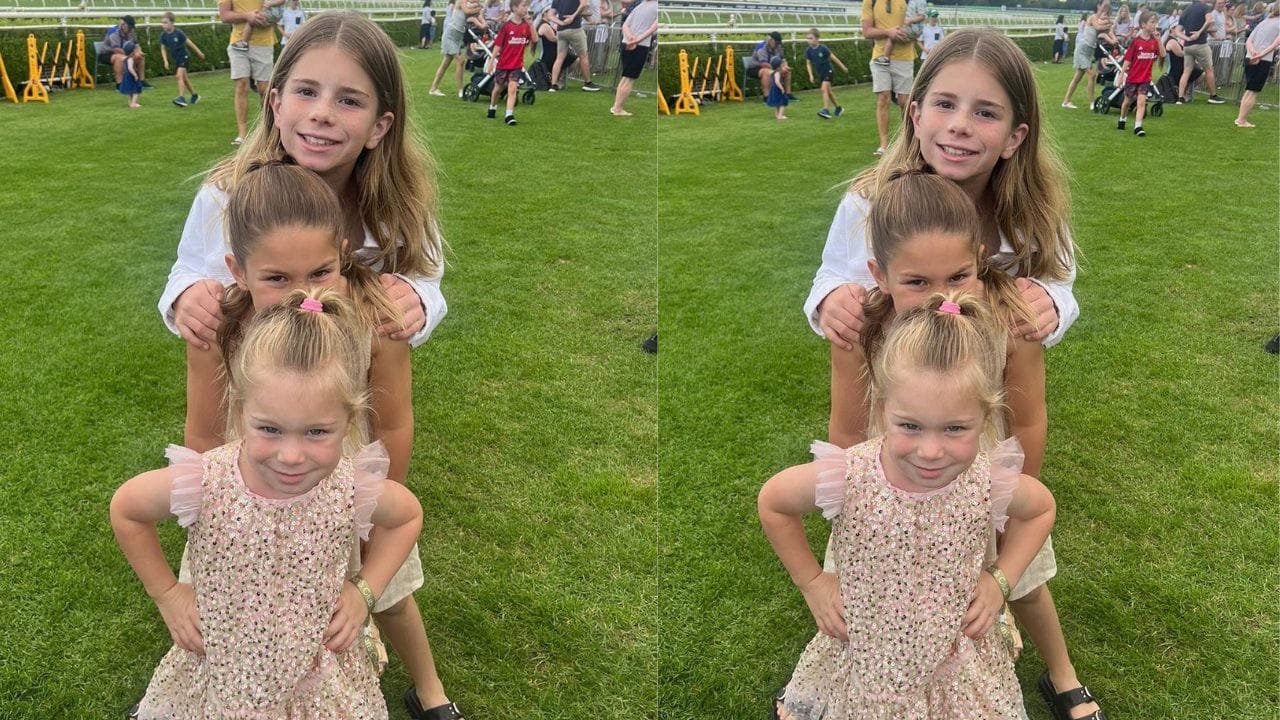 વોર્નરની ત્રણ પુત્રીઓ આઈવી, ઈન્ડી અને ઈસ્લાના છે, આઈપીએલ 2023માં દિલ્હી કેપિટલ્સની કેપ્ટનશિપ કરી રહેલા ડેવિડ વોર્નરના શૂઝનો ફોટો વાયરલ થયા હતા.જેમાં તેમણે તેની દિકરીઓના નામ લખ્યા હતા