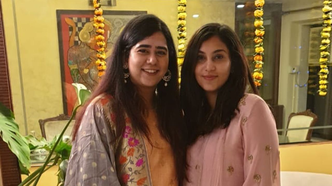 23 નવેમ્બર 1991ના રોજ, દીપિકાએ હેમંત ટોપીવાલા સાથે લગ્ન કર્યા, જે શિંગાર બિંદી અને ટિપ્સ એન્ડ ટોઝ કોસ્મેટિક્સના માલિક છે. તેમને બે દીકરીઓ છે, નિધિ ટોપીવાલા અને જુહી ટોપીવાલા. 