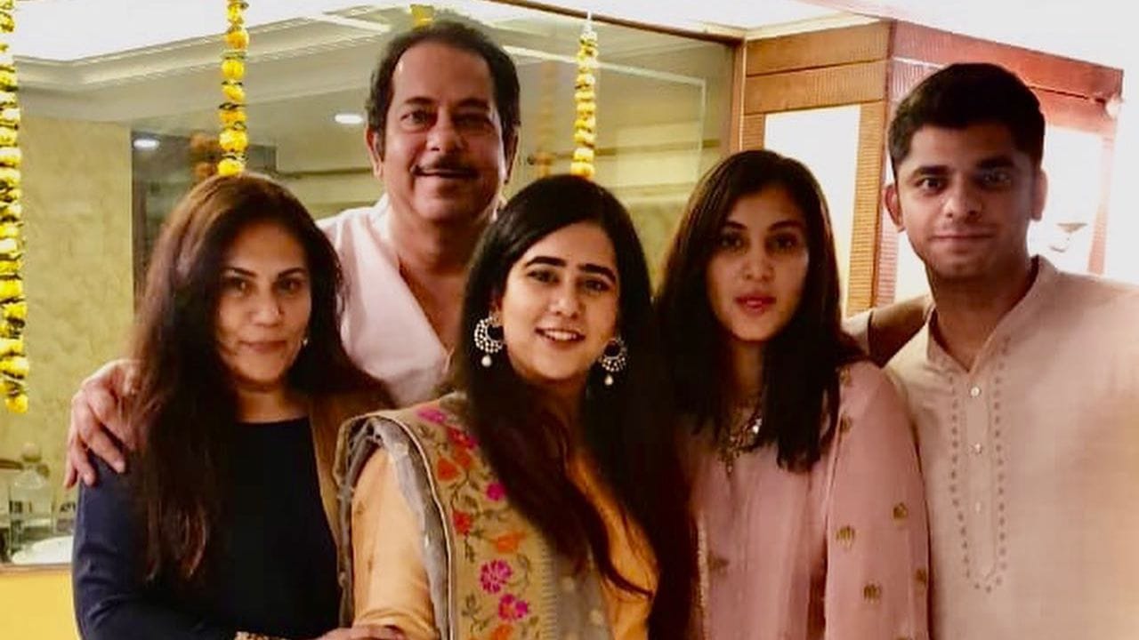  દીપિકા સોશિયલ મીડિયા પર પણ ઘણી એક્ટિવ રહે છે. તે દરરોજ તેની નવી પોસ્ટ શેર કરતી રહે છે.ચાહકો પણ તેના દરેક અપડેટની આતુરતાથી રાહ જોતા હોય છે.