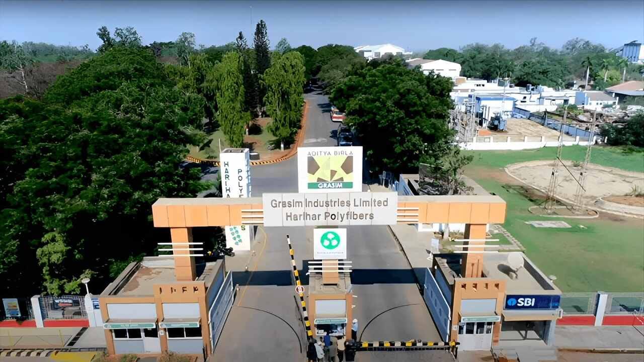 Grasim Industries Ltd : ગ્રાસિમ ઇન્ડસ્ટ્રીઝ કંપનીની બોર્ડ મિટિંગમાં રાઇટ્સ ઇશ્યૂ કરવા માટે મંજૂરી આપવામાં આવી છે. રાઇટ્સ શેર હેઠળ નવા શેર વર્તમાન શેરધારકોને નિશ્ચિત પ્રમાણમાં ઈશ્યુ કરવામાં આવે છે. કંપની ઘણી વખત ફંડ એકત્ર કરવા માટે રાઈટ્સ ઈશ્યુનો સહારો લેટી હોય છે. રાઇટ્સ શેર્સ શેરહોલ્ડરને તેની પાસેના શેરની સંખ્યા અનુસાર વેચવામાં આવે છે.