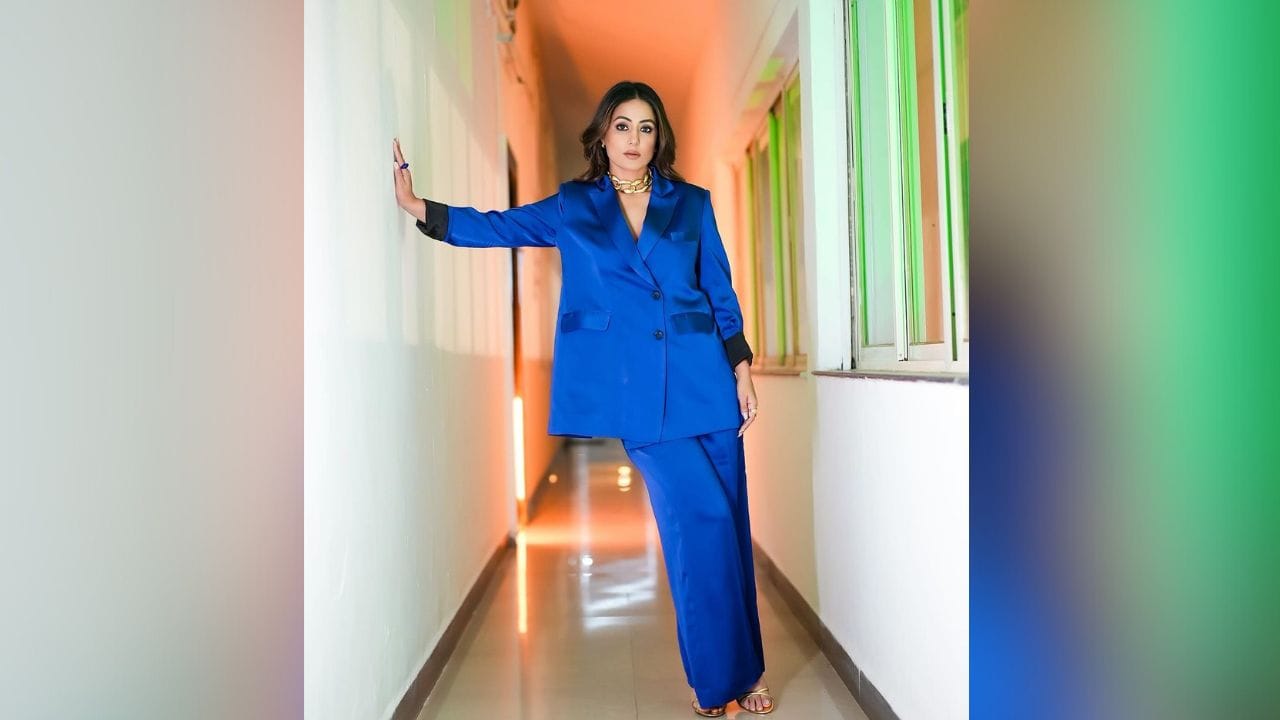 હિના ખાને તેના ગળામાં એક હેવી ગોલ્ડ ચેન, રિંગ્સ અને હાઈ હીલ્સ સાથે તેના લુકને એક્સેસરીઝ કર્યો.  (Image: Instagram)