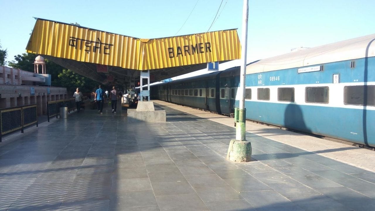 આ ટ્રેન 03 જાન્યુઆરી 2024થી શરૂ થઈ છે. ગુજરાતના મુસાફરો પણ આ ટ્રેનનો વિશેષ લાભ લઈ શકશે. આ ટ્રેન આખા રુટ દરમિયાન અંદાજે 994 કિલોમીટર જેટલું અંતર કાપશે. 
