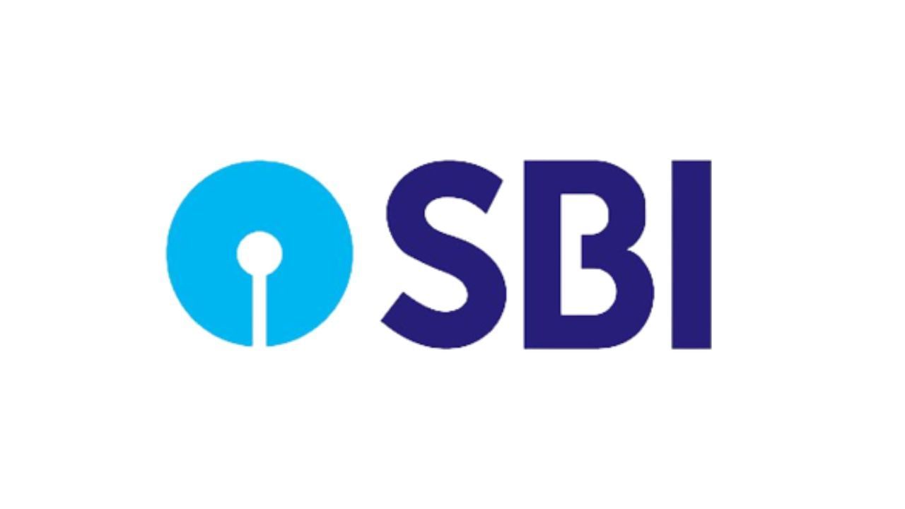 સ્ટેટ બેંક ઓફ ઈન્ડિયા (SBI) સિનિયર સીટીઝનને ત્રણ વર્ષની FD પર 7.25 ટકા વ્યાજ દર ઓફર કરે છે. જેમાં રોકાણ કરેલ 1 લાખ રૂપિયાની રકમ ત્રણ વર્ષમાં વધીને 1.24 લાખ રૂપિયા થશે.