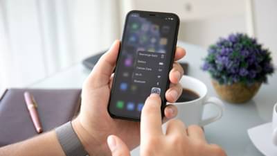 ખતરનાક છે આઈફોનના આ બે સેટિંગ, તાત્કાલિક કરી દો બંધ