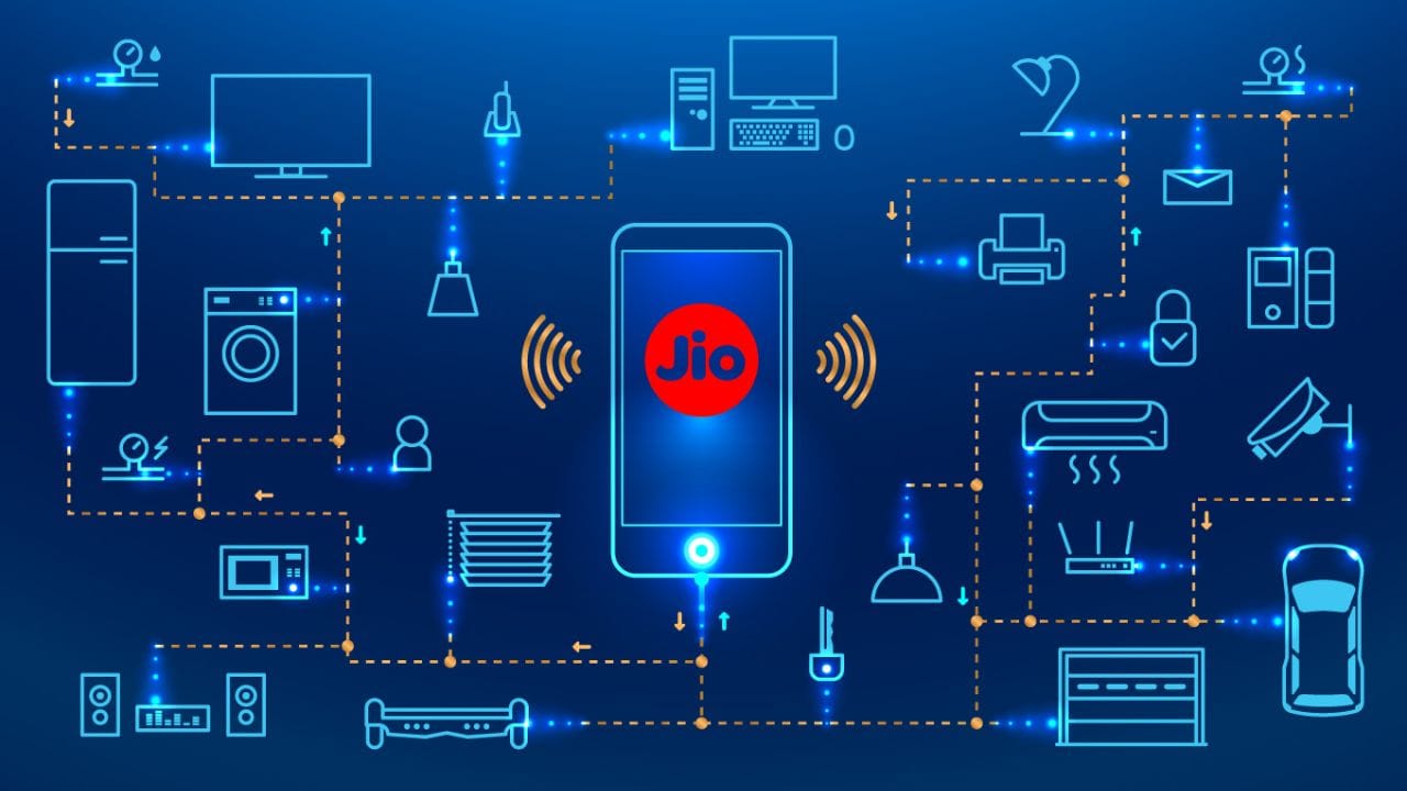 આર્થિક સંકટના કારણે શ્રીલંકાની સરકાર તેની માલિકીની કંપનીઓના ખાનગીકરણ પર વિચાર કરી રહી છે. 10 નવેમ્બર, 2023 થી શ્રીલંકા ટેલિકોમ પીએલસી માટે રોકાણકારો પાસેથી દરખાસ્તો મંગાવવામાં આવી હતી.