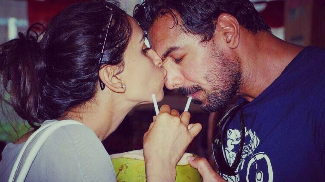  જોન અબ્રાહમ બોલિવુડ સ્ટાર અને ફિલ્મ નિર્માતા છે જે હિન્દી ફિલ્મોમાં કામ કરે છે. તે એક્શન હીરો માટે જાણીતો છે, તેમને ચાર ફિલ્મફેર પુરસ્કારો માટે નામાંકન સાથે રાષ્ટ્રીય ફિલ્મ પુરસ્કારથી સન્માનિત પણ કરવામાં આવી ચૂક્યા છે.  