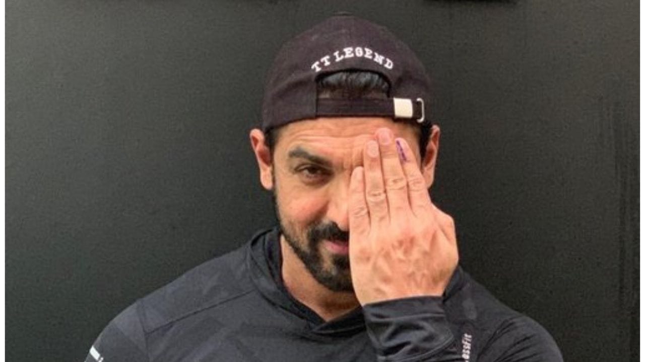 સફળ મોડેલિંગ કારકિર્દી પછી, અબ્રાહમે થ્રિલર ફિલ્મ જીસ્મ (2003) સાથે અભિનયની શરૂઆત કરી, જે એક હિટ ફિલ્મ હતી. તે એક્શન ફિલ્મ ધૂમ (2004) અને કોમેડી ગરમ મસાલા (2005), ટેક્સી નંબર 9211 (2006), અને દોસ્તાના (2008) થી પ્રખ્યાત થયો હતો. 