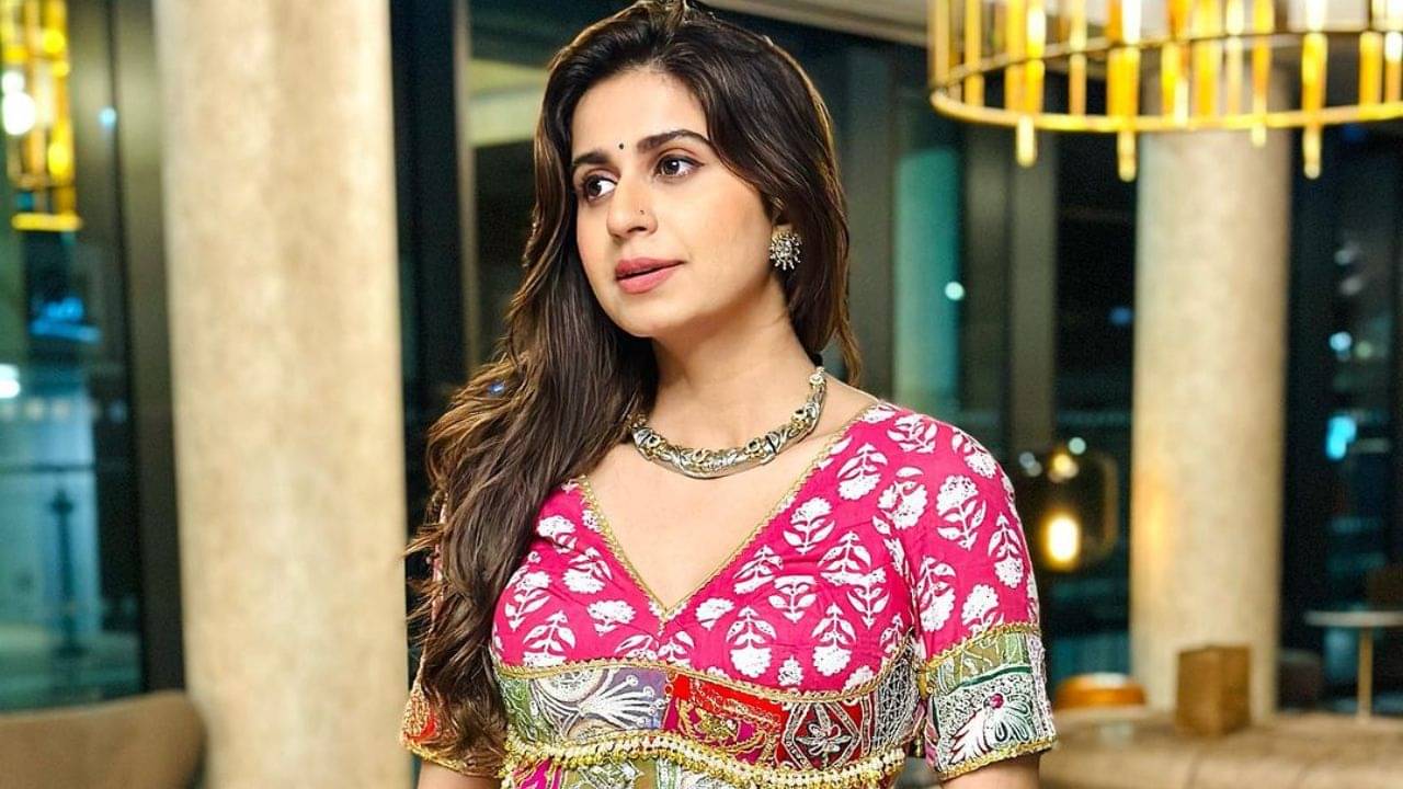 લોકગાયિકા કિંજલ દવેને સેશન્સ કોર્ટે ફટકાર્યો 1 લાખનો દંડ, જાણો શું છે સમગ્ર મામલો