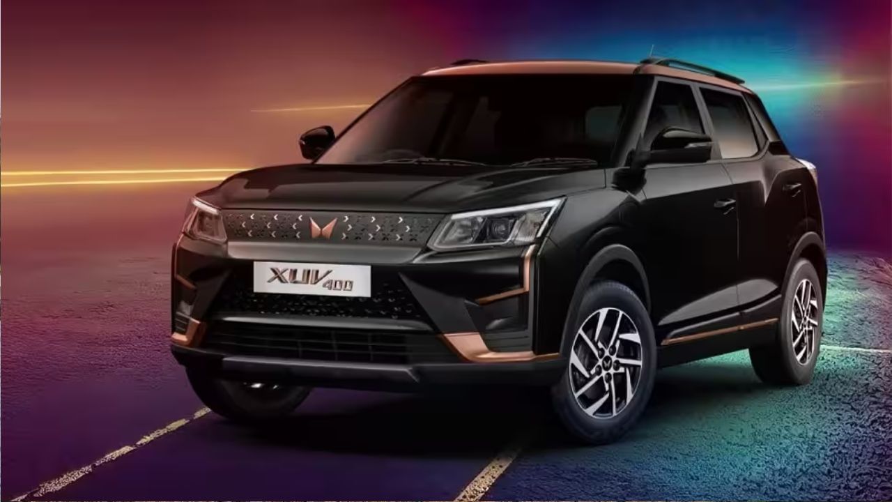 XUV400 Pro વિવિધ કલરમાં ઉપલબ્ધ છે. કારમાં આકર્ષક શાર્ક ફિન એન્ટેના પણ છે. જે એસયુવીના એકંદર દેખાવને વધુ આકર્ષક બનાવે છે. આધુનિક અને પ્રીમિયમ ડ્યુઅલ-ટોન ઇન્ટિરિયર્સ સહિત અંદરની બાજુએ પૂરતી જગ્યા છે.