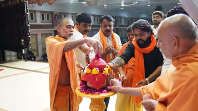 14 જાન્યુઆરીના શુભ દિને મહેસાણાના બીએપીએસ સ્વામીનારાયણ મંદિરે અયોધ્યાથી રામમંદિરની પ્રસાદી સ્વરૂપે મોકલેલ અક્ષત કુંભ આવી પહોંચ્યો હતો. અયોધ્યાથી પ્રસાદી સ્વરૂપ પધારેલા અક્ષત કુંભનું મંદિરના સંતો મહંતો દ્વારા પૂજન- અર્ચન અને વધામણા કરવામાં આવ્યા હતા અને ભવ્ય સ્વાગત કરવામાં આવ્યુ હતુ.