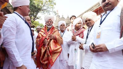 રામ મંદિરના પ્રાણ પ્રતિષ્ઠા મહોત્સવ પહેલા પીએમ મોદીએ 11 દિવસનું અનુષ્ઠાન પર છે. આ અનુષ્ઠાન દરમિયાન તેઓ અલગ અલગ મંદિરોમાં પૂજા અર્ચના કરી રહ્યા છે. સૌથી પહેલા પીએમ મોદી 11 જાન્યુઆરીએ મહારાષ્ટ્રના નાસિક પહોંચ્યા જ્યાં તેમણે કાલારામ મંદિરમાં પૂજા અર્ચના કરી અને ફરી રામકુંડમાં પૂજા કરી. ત્યારબાદ તે દક્ષિણ ભારતના અલગ અલગ મંદિરોમાં પૂજા અર્ચના કરી હતી.