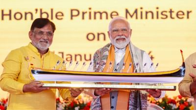 વડાપ્રધાન મોદી મય બન્યો છે, લક્ષદ્વીપ ટાપુ. દેશ અને દુનિયાના સૌથી સુંદર નયનરમ્ય ટાપુઓ પૈકીના લક્ષદ્વીપમાં વડાપ્રધાન મોદીએ રાત્રી રોકાણ કર્યુ હતુ. 2 જાન્યુઆરી એટલે કે મંગળવારે PM મોદી લક્ષદ્વીપ પહોંચ્યા હતા અને જ્યાં સ્થાનિક લોકો અને પ્રશાસક પ્રફુલ પટેલે ઉષ્માભેર સ્વાગત કર્યુ હતુ. 