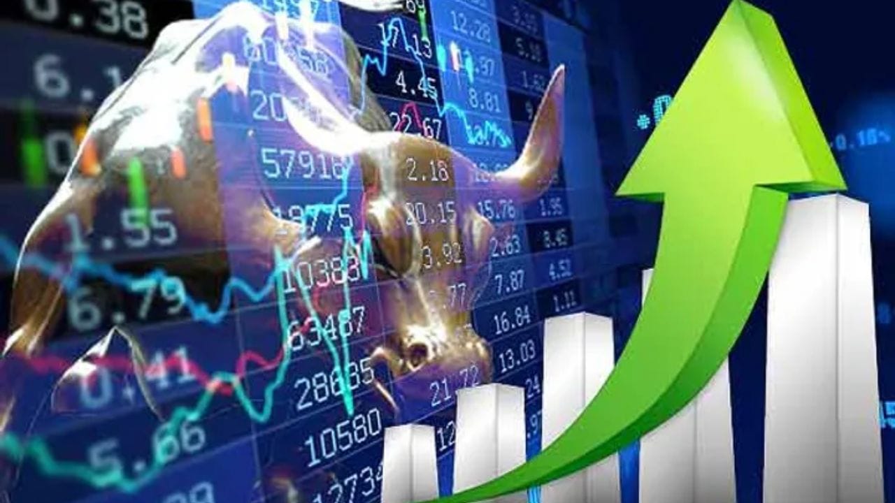 છેલ્લા 2 વર્ષમાં રેલવે કંપનીના શેર 745% વધ્યા છે. આ સમયગાળા દરમિયાન રેલ વિકાસ નિગમ લિમિટેડના શેર 35.70 રૂપિયાથી વધીને 302.10 રૂપિયા થઈ ગયા છે. છેલ્લા 6 મહિનામાં સરકારી રેલવે કંપનીના શેરમાં 141%નો વધારો થયો છે. આ સમયગાળા દરમિયાન કંપનીના શેર રૂ. 126 થી રૂ. 302.10 પર ગયા છે.