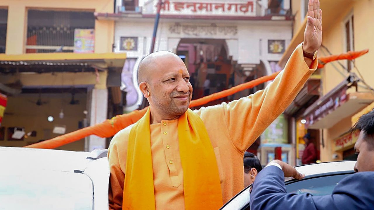 તમને જણાવી દઈએ કે, પ્રાણ પ્રતિષ્ઠાના અવસર પર અંદાજે 4000 સાધુ-સંતો અહિ ઉપસ્થિત રહેશે. આ પાવન અવસરની લોકો આતુરતાથી રાહ જોઈ રહ્યા છે. અમે તમને અયોધ્યાની સુંદર જગ્યાઓ વિશે જણાવીશું,