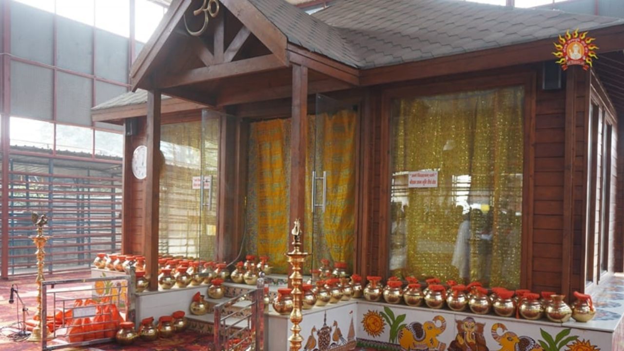 5 ઓગસ્ટ 2020 રામ મંદિરનું ભૂમિપૂજન કાર્યક્રમ યોજાયો હતો. પીએમ નરેન્દ્ર મોદી, આરએસએસના સરસંઘચાલક મોહન ભાગવત, યુપીના સીએમ યોગી આદિત્યનાથ અને ઋષિ-મુનિઓ સહિત 175 લોકોને આમંત્રણ મળ્યું હતુ. અયોધ્યા પહોંચ્યા બાદ પીએમ મોદીએ સૌથી પહેલા હનુમાનગઢીની મુલાકાત લીધી હતી. રામ મંદિરના ભૂમિપૂજન કાર્યક્રમમાં ભાગ લીધો હતો.