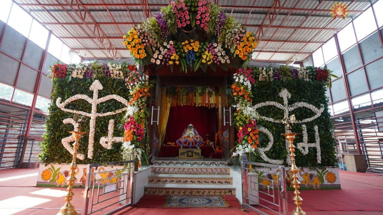 મંદિરમાં 500, 250 અને 100 કિલો વજનની 10 નાની ઘંટડીઓ પણ સ્થાપિત કરવામાં આવશે,રાજપથ પર 2021 પ્રજાસત્તાક દિવસની પરેડ દરમિયાન, ઉત્તર પ્રદેશના ટેબ્લોમાં રામ મંદિરની પ્રતિકૃતિ દર્શાવવામાં આવી હતી. 