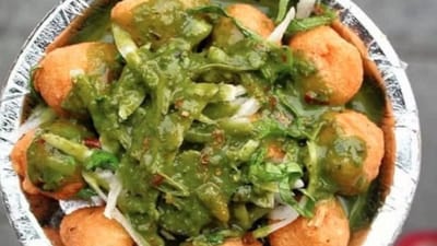 તમને દિલ્હીમાં ઘણી જગ્યાએ રામ લાડુ ખાવા મળશે. એટલું જ નહીં રામની નગરી અયોધ્યામાં રામ લાડુ પણ ખૂબ પ્રખ્યાત છે. હવે અમારી જેમ તમારા મનમાં પણ એ જ પ્રશ્ન આવતો હશે કે આ લાડુઓનું નામ રામ લાડુ કેમ રાખવામાં આવ્યું? તો આજે આપણે જાણીશું રામ સાથે રામલાડુનો કોઈ સબંધ છે કે નહીં