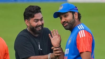 ત્રીજી અને છેલ્લી T20 મેચ ભારત અને અફઘાનિસ્તાન વચ્ચે બુધવારે 17 જાન્યુઆરીએ બેંગલુરુના એમ ચિન્નાસ્વામી સ્ટેડિયમમાં રમાશે. આ મેચ માટે ટીમ ઈન્ડિયાએ 16 જાન્યુઆરી, મંગળવારના રોજ ચિન્નાસ્વામી સ્ટેડિયમમાં પ્રેક્ટિસ કરી હતી, પરંતુ ટીમ ઈન્ડિયાના આ સેશનને ખાસ બનાવ્યું તે રિષભ પંતની એન્ટ્રી હતી. (Photo: PTI)