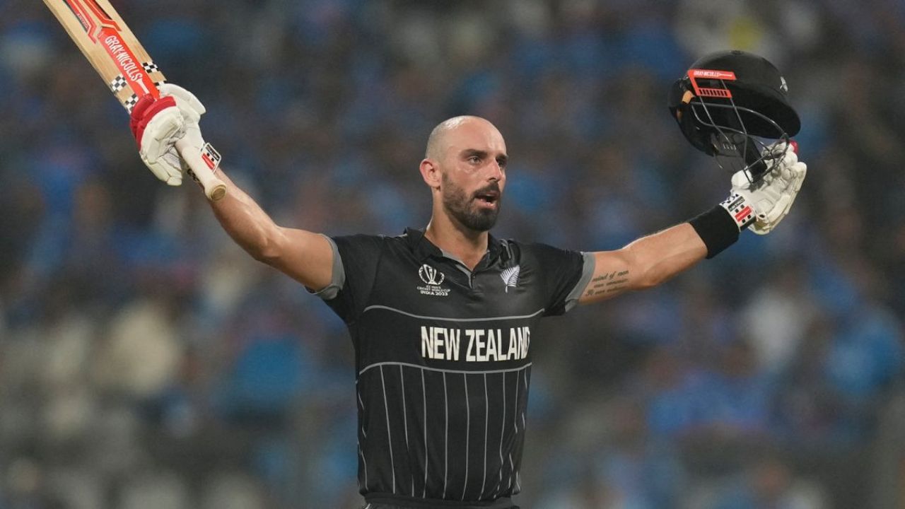 IPL ઓક્શનમાં 14 કરોડમાં ચેન્નાઈ સુપર કિંગમાં સામેલ થયેલ ડેરીલ મિચેલે આ વર્ષે 51 આંતરરાષ્ટ્રીય મેચોની 55 ઈનિંગ્સમાં 61 સિક્સર ફટકારી હતી અને વર્ષ 2023માં સૌથી વધુ સિક્સર મારનાર બેટ્સમેનોમાં પાંચમાં સ્થાને રહ્યો હતો. 