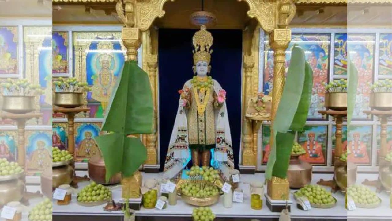 સ્વામિનારાયણ સંપ્રદાયમાં સૌપ્રથમ વખત કુમકુમ મંદિર ખાતે 301 કિલોનો આમળાનો મનોરથ ભગવાનને ધરાવામાં આવ્યો
