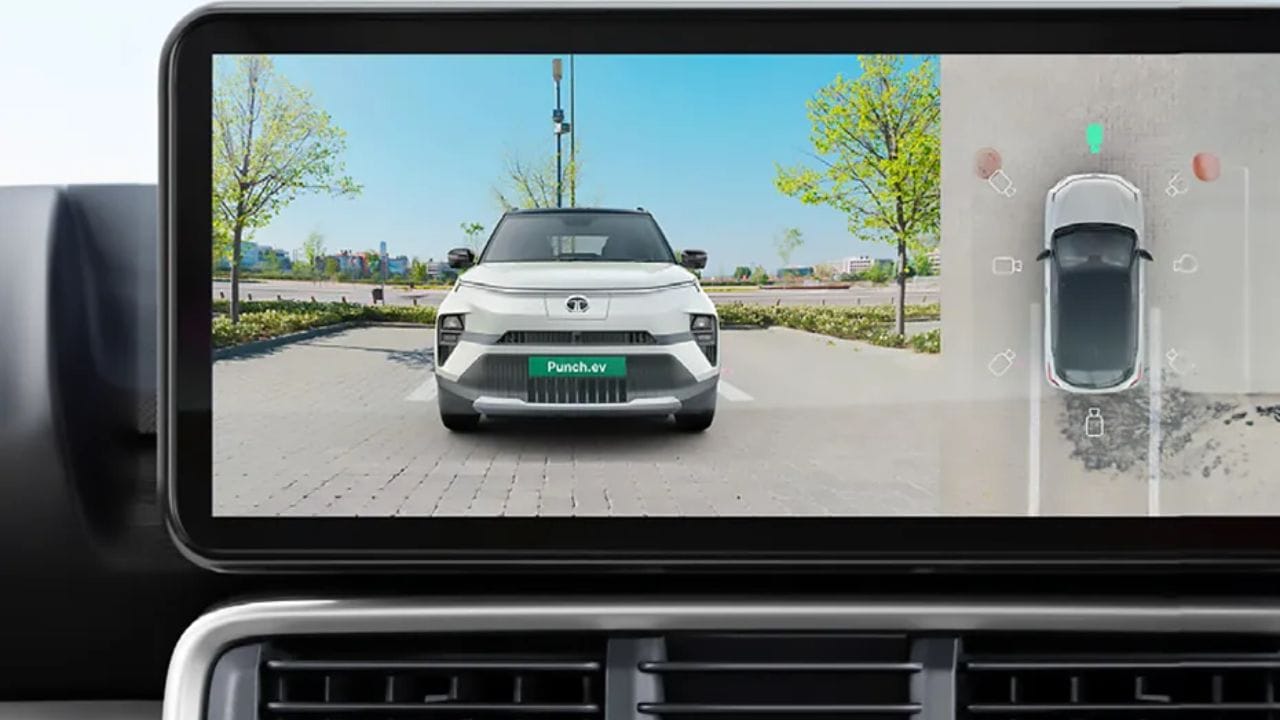 ટાટા પંચ EVને પાવર આપવા માટે બે પ્રકારના ચાર્જિંગ વિકલ્પો છે. તેની બેટરી 7.2 kW ફાસ્ટ હોમ ચાર્જર અને 3.3 kW વોલ બોક્સ ચાર્જર દ્વારા સંચાલિત થઈ શકે છે.