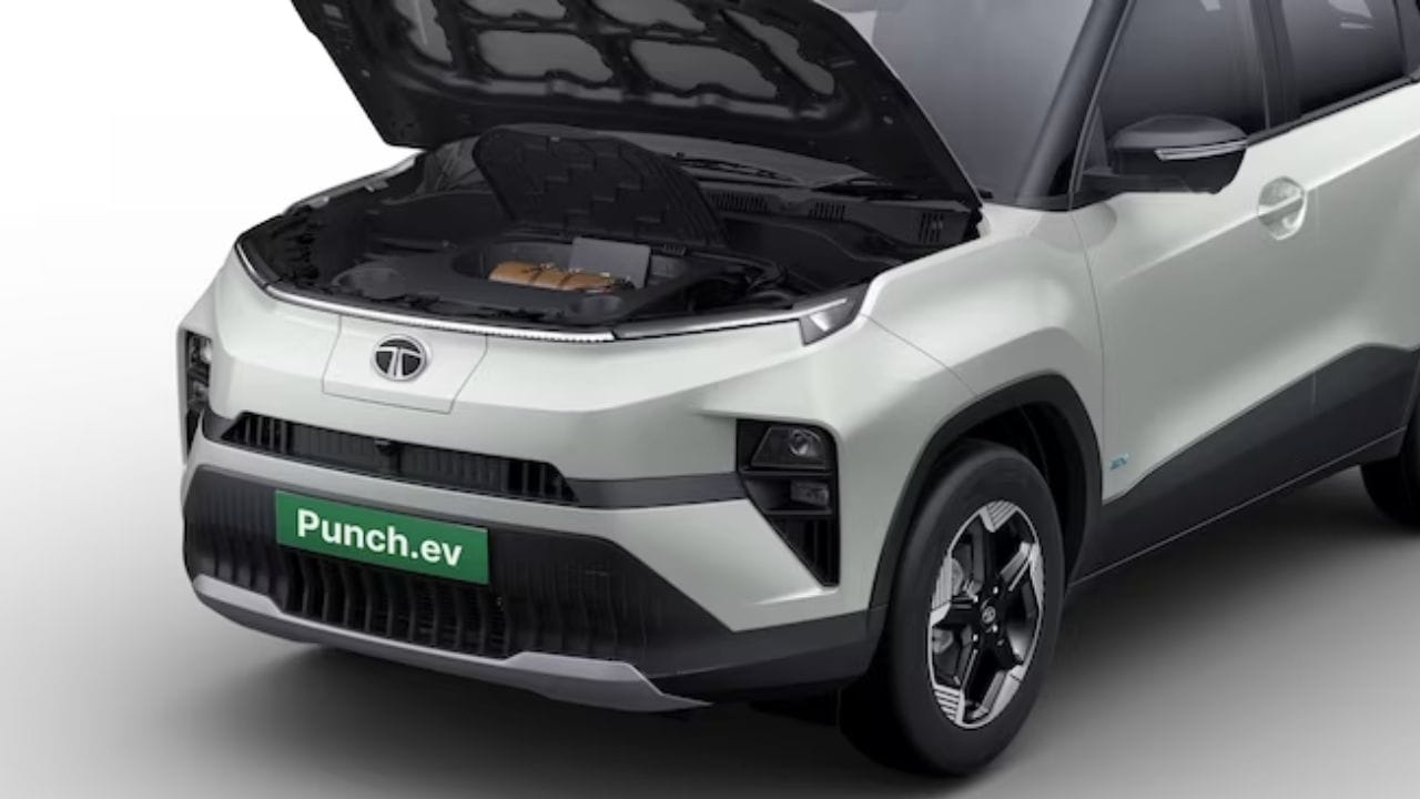 ઇલેક્ટ્રિક પંચમાં 6 એરબેગ્સ, LED હેડલેમ્પ્સ, સ્માર્ટ ડિજિટલ DRL, મલ્ટી-મોડ રિજન, ઇલેક્ટ્રોનિક સ્ટેબિલિટી પ્રોગ્રામ જેવી સુવિધાઓ આપવામાં આવી છે. 