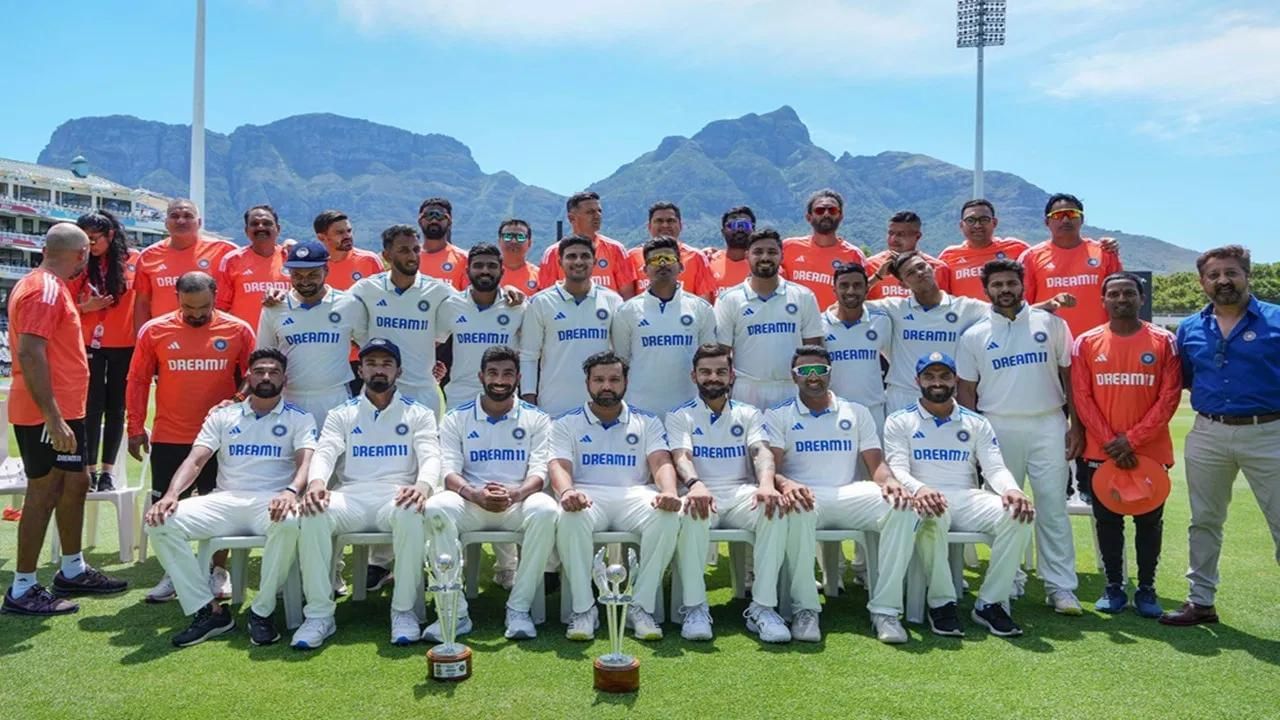 ટીમ ઈન્ડિયાએ કેપટાઉનમાં ઈતિહાસ રચ્યો છે. ભારતે આ મેદાન પર પ્રથમ વખત ટેસ્ટ મેચ જીતી છે. એટલું જ નહીં કેપટાઉનમાં ટેસ્ટ જીતનારી તે પ્રથમ એશિયન ટીમ છે. (PC-PTI)