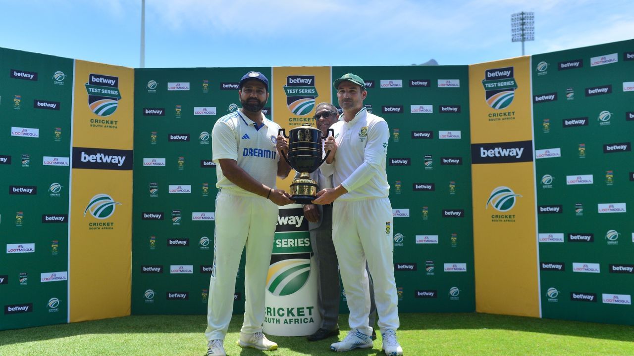 રોહિત શર્માએ આગળ ઈશારામાં કહ્યું કે ટીમ ઈન્ડિયાને દક્ષિણ આફ્રિકાની પીચનો પડકાર લેવામાં કોઈ વાંધો નથી, પરંતુ અન્ય ટીમોને પણ ભારતીય પીચ પર પડકારો મળશે, તેથી તેમણે ચૂપ રહેવું જોઈએ. (PC-PTI)