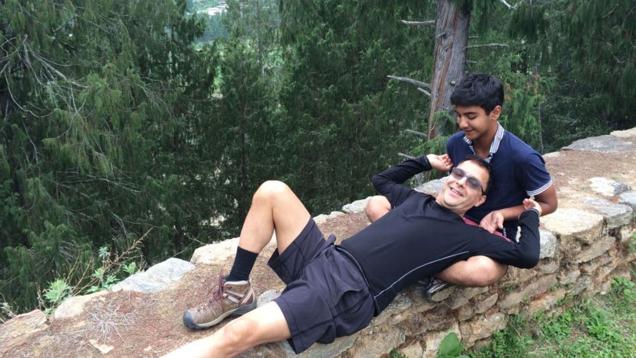  રણજી ટ્રોફીમાં અગ્નિની જબરદસ્ત પદાર્પણથી વિનોદ ચોપરાના પરિવારમાં આનંદનો માહોલ છે, આ પ્રતિભાશાળી ક્રિકેટરે ક્રિકેટના મેદાનમાં પોતાની ઓળખ બનાવી છે.