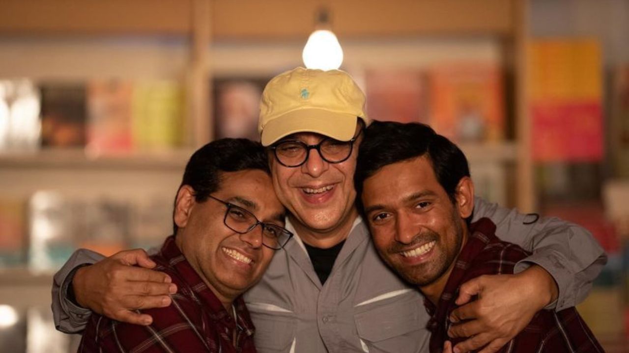 રામાનંદ સાગર અને વિધુ વિનોદ ચોપરા સાવકા ભાઈઓ છે. રામાનંદ સાગરના પિતાની પહેલી પત્નીનું અવસાન થયું. આ લગ્નથી તેમને રામાનંદ સાગર નામનો પુત્ર થયો. આ પછી તેણે ફરીથી લગ્ન કર્યા અને વિધુ વિનોદ ચોપરાનો જન્મ થયો.