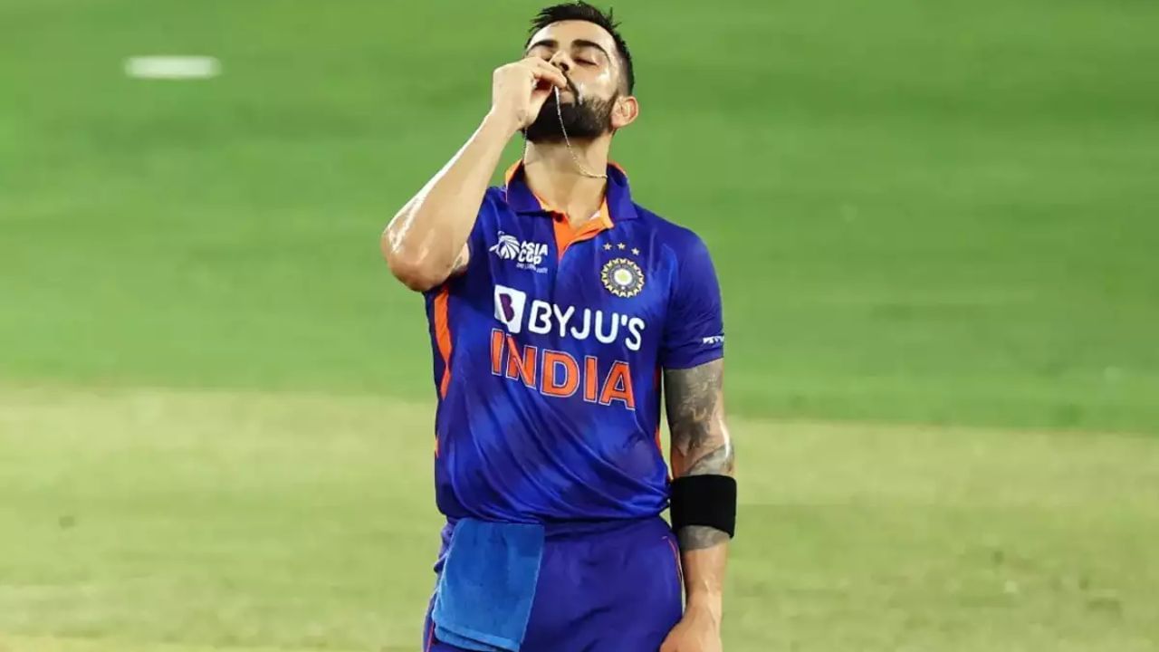 આઈસીસીએ શુક્રવારે કહ્યું કે અશ્વિન હેડ અને તેની ઓસ્ટ્રેલિયન ટીમના સાથી ઉસ્માન ખ્વાજા તેમજ ઈંગ્લેન્ડના સીનિયર બેટ્સમેન જો રૂટની સ્પર્ધાનો સામનો કરશે. કોહલીએ 2023માં ટેસ્ટ અને વન ડેમાં 35 મેચોમાં 2048 રન બનાવ્યા હતા, જેમાં વિશ્વ કપ દરમિયાન તેની 50મી વન ડે સદી ફટાકારીને સચિન તેંડુલકરને પાછળ છોડી દીધો છે.