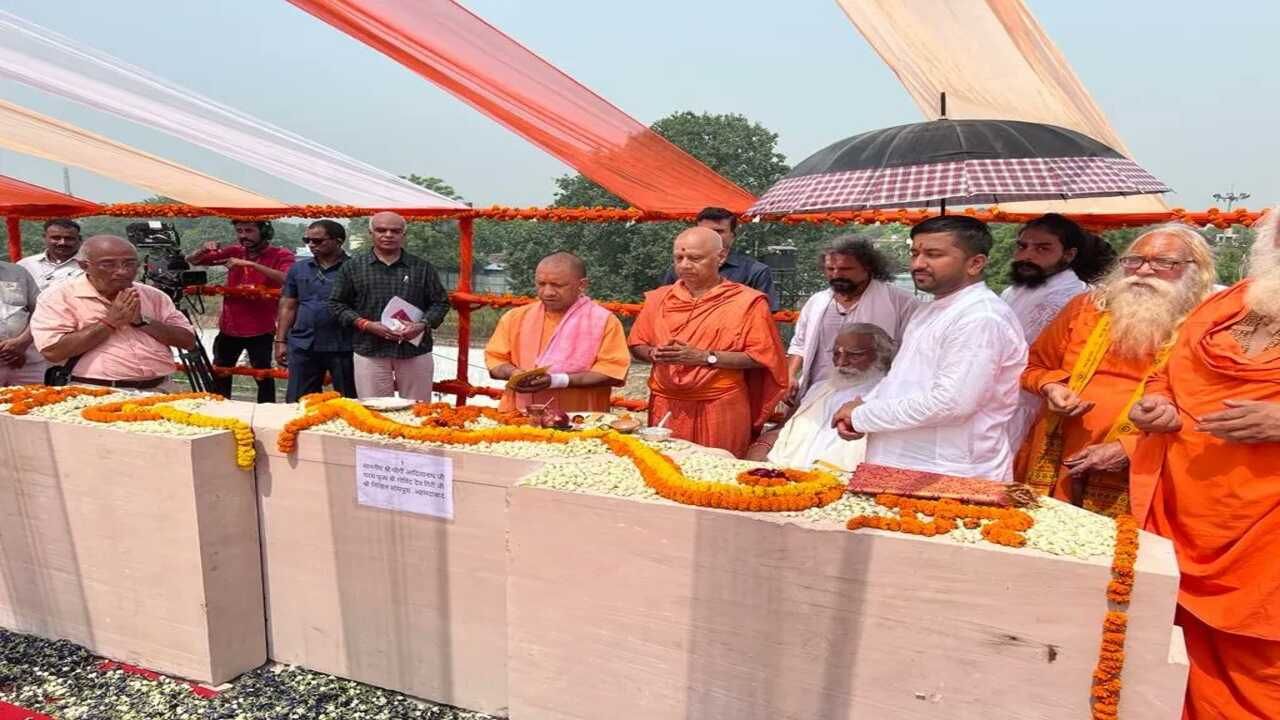 મંદિરની બારી અને દરવાજા બનાવવા માટે મહારાષ્ટ્રના ચંદ્રપુરથી ખાસ સાગનું લાકડું મંગાવવામાં આવ્યું છે, જે ઘણી સદીઓથી કોઈપણ રીતે બગડતું નથી અને તેને ઉધઈની અસર પણ થતી નથી.