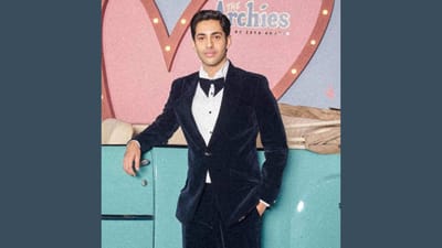 અગસ્ત્ય નંદા - અમિતાભ બચ્ચનના પૌત્ર અને શ્વેતા બચ્ચનના પુત્ર અગસ્ત્યએ તાજેતરમાં જ ફિલ્મ 'ધ આર્ચીઝ' દ્વારા બોલિવૂડમાં પ્રવેશ કર્યો છે. રિપોર્ટ્સ અનુસાર તેમની કુલ સંપત્તિ 2 કરોડ રૂપિયા છે.
