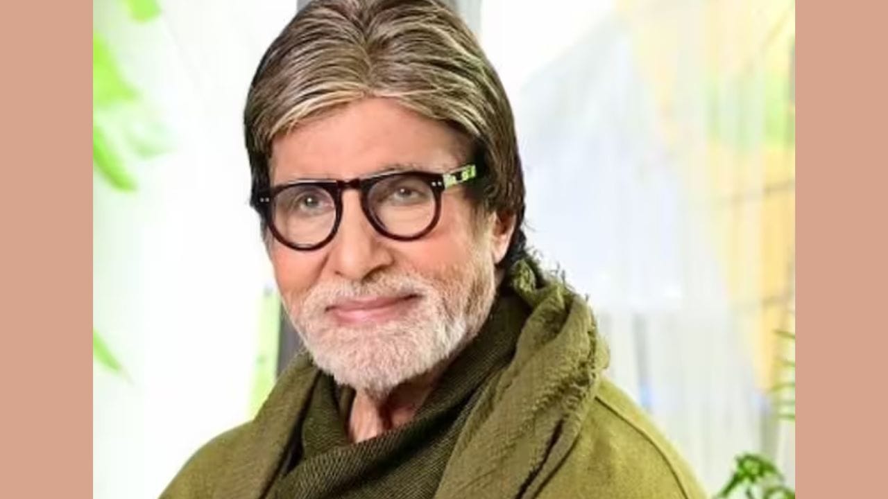 અમિતાભ બચ્ચન - આવો જાણીએ ફિલ્મ 'સાત હિન્દુસ્તાની'થી પોતાના કરિયરની શરૂઆત કરનારા અમિતાભ બચ્ચન વિશે. તેમનો પહેલો પગાર માત્ર 500 રૂપિયા હતો. પરંતુ આજે 81 વર્ષની ઉંમરે બિગ બી એક ફિલ્મ માટે 6 કરોડ રૂપિયાની ભારે ફી લે છે. મીડિયા રિપોર્ટ્સ અનુસાર અમિતાભની કુલ સંપત્તિ 3,190 કરોડ રૂપિયા છે.
