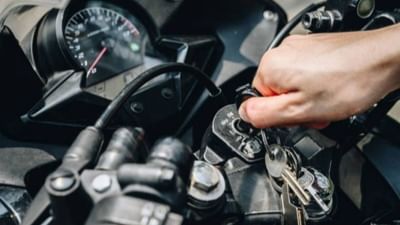 સુરત : મહિધરપુરા પોલીસે બે રીઢા વાહન ચોર ઝડપી પાડી 16 વાહન કબ્જે કર્યા, જુઓ વીડિયો સુરત : મહિધરપુરા પોલીસે બે રીઢા વાહન ચોર ઝડપી પાડી 16 વાહન કબ્જે કર્યા, જુઓ વીડિયો