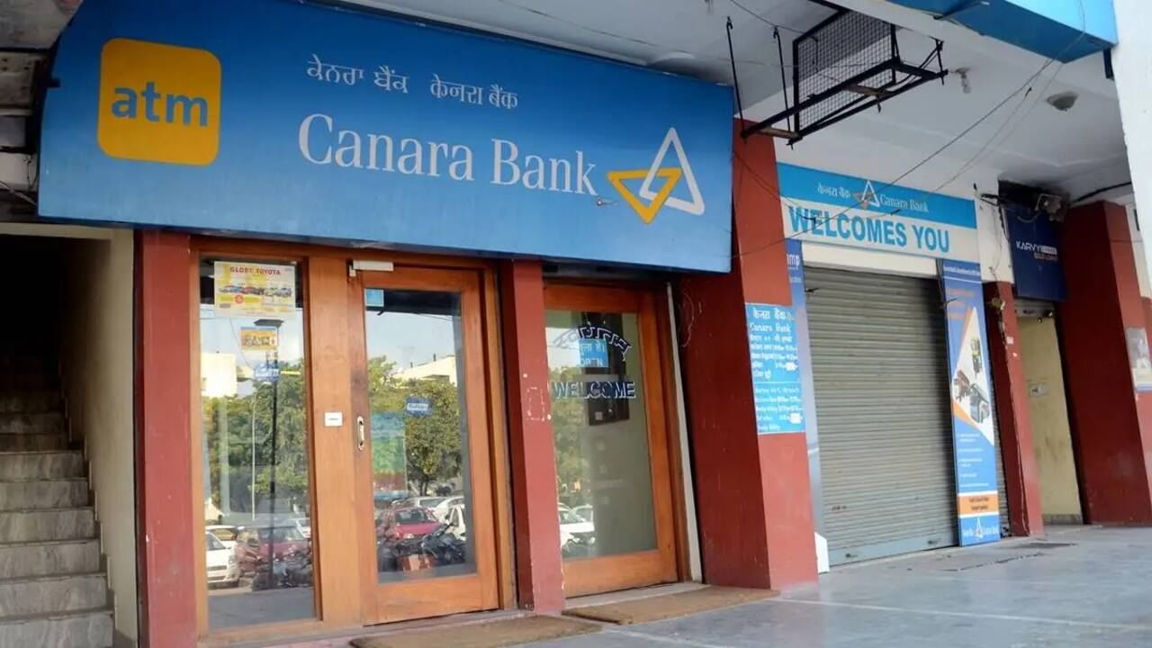 Canara Bank એ  MCLRમાં 5 બેસિસ પોઈન્ટનો વધારો કર્યો છે. 6 મહિના માટે MCLR 8.55 ટકાથી વધીને 8.6 ટકા થયો છે. જ્યારે એક વર્ષ માટે MCLR 8.75 ટકાથી વધીને 8.8 ટકા થયો છે.