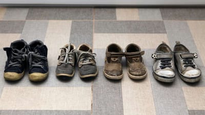 દરેક વ્યક્તિને સ્વચ્છ શૂઝ પહેરવાનું પસંદ હોય છે, પરંતુ વધતી જતી ઠંડીને કારણે ઘણા લોકો શૂઝ ધોઈ શકતા નથી. કારણ કે શૂઝનું ફેબ્રિક જાડું હોય છે, જેના કારણે તે ઝડપથી સુકાઈ શકતા નથી, પરંતુ જો તમે ગંદા શૂઝ પહેરીને પણ જઇ શકતા નથી.